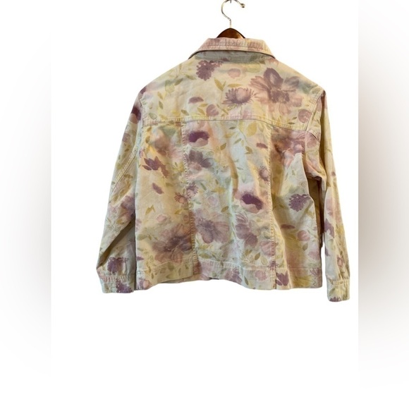 Travelsmith women’s petite MED flowered denim jacket - Picture 9 of 10